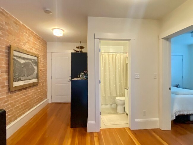 Building Photo - Spacious two bedroom in Brookline