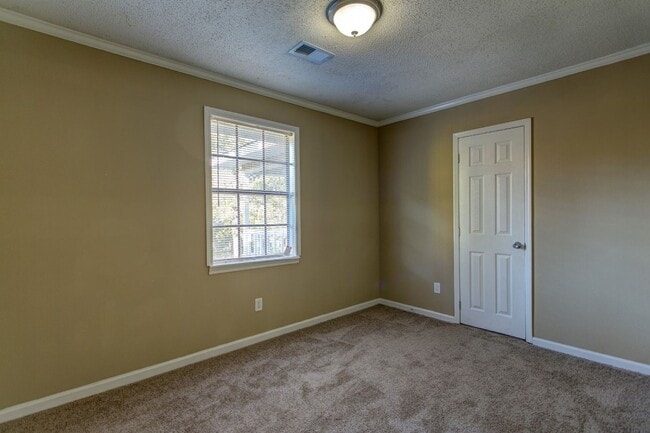 Building Photo - Great 3 Bed 2 Bath House for Rent/ Trussvi...