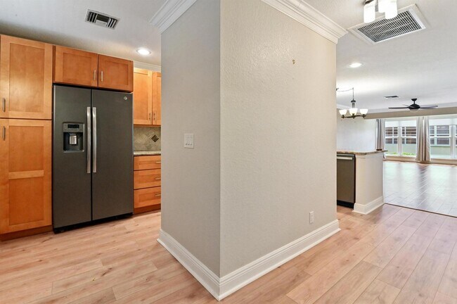 Building Photo - 1051 Orange Terrace