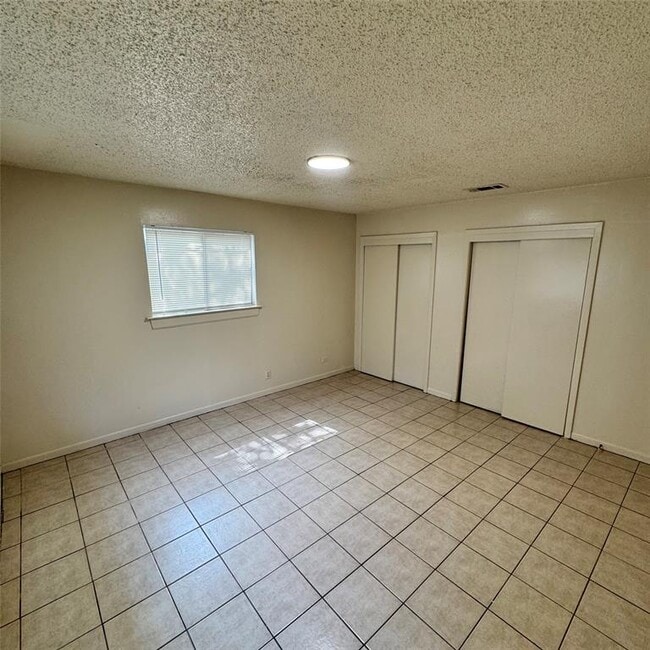 Building Photo - 1626 Royal Hill Dr