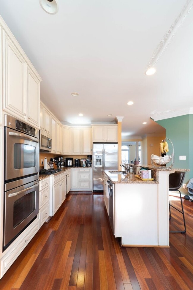 Building Photo - Well Appointed 3 Bedroom 3.5 Bath Townhome in Fairfax