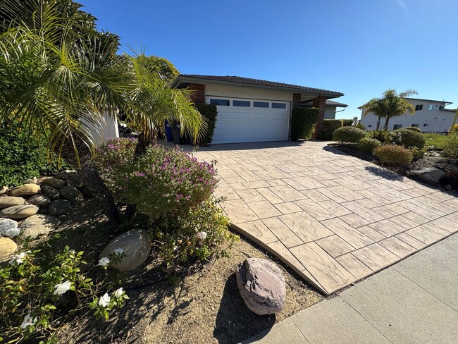 Building Photo - Skyline Neighborhood with Ocean Views!