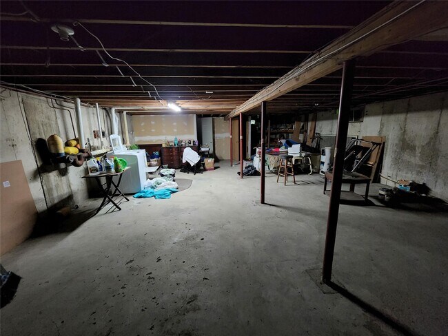 Building Photo - 7 Riverhead Rd