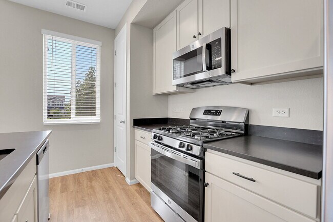 Building Photo - $2,600.00, 3 bedroom, 2.5 bathroom located...