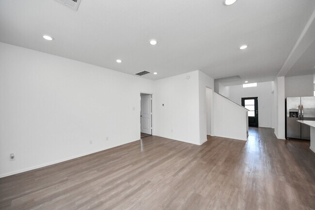 Building Photo - 24063 Hawthorn Lks Dr