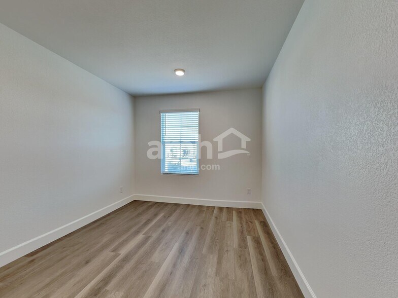 Building Photo - 9236 River Owl Ct
