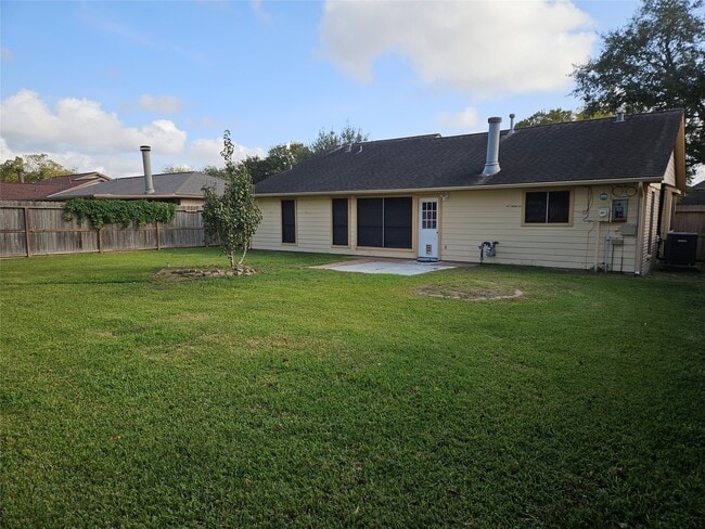 Building Photo - 2704 Orion Dr