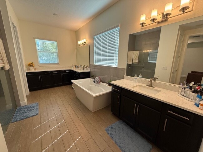 Building Photo - 7 bedroom/6 bath Dr. Phillips Home