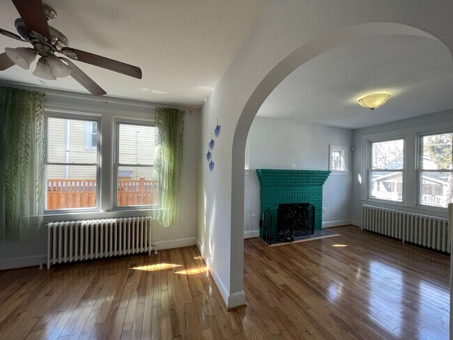 Building Photo - Charming 4BR, 2.5BA Bungalow in the Heart of Mount Rainier!