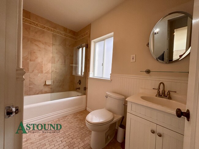 Building Photo - 915 Glendome Cir