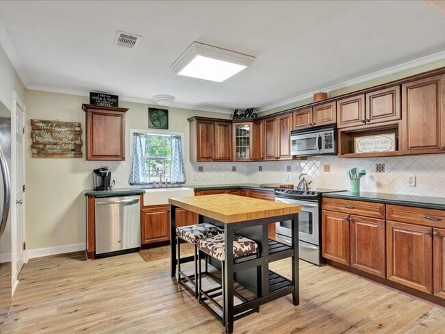 Building Photo - 683 Water View Dr