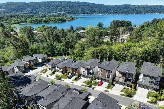 Building Photo - 4Bd/3.25Ba Issaquah House