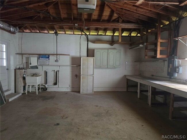 Building Photo - 6106 E Calico Ln