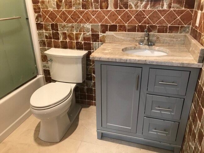 Building Photo - 35 Governor St