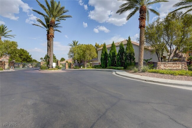 Building Photo - 9244 Pitching Wedge Dr