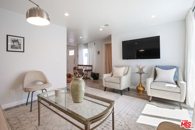 Building Photo - 6438 Rhea Ave