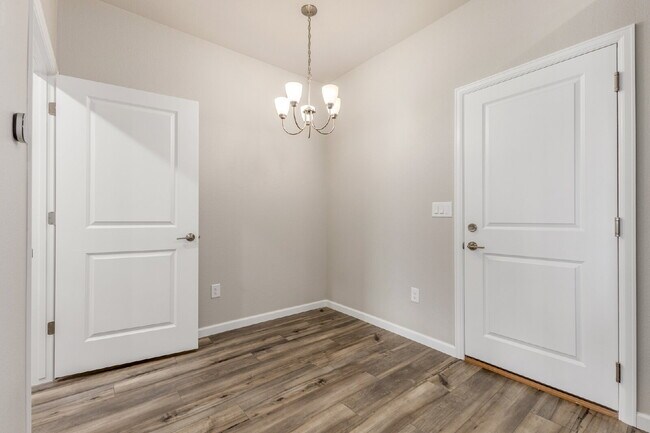 Building Photo - Castle pines 3 bed / 3 bath townhome for rent