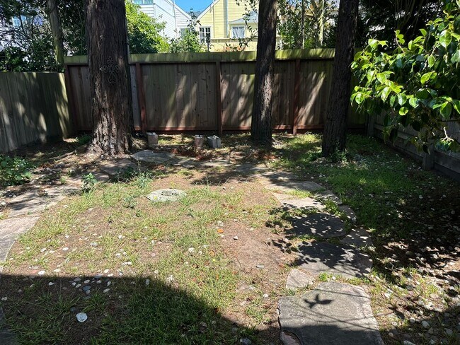 Building Photo - 442 Judson Ave