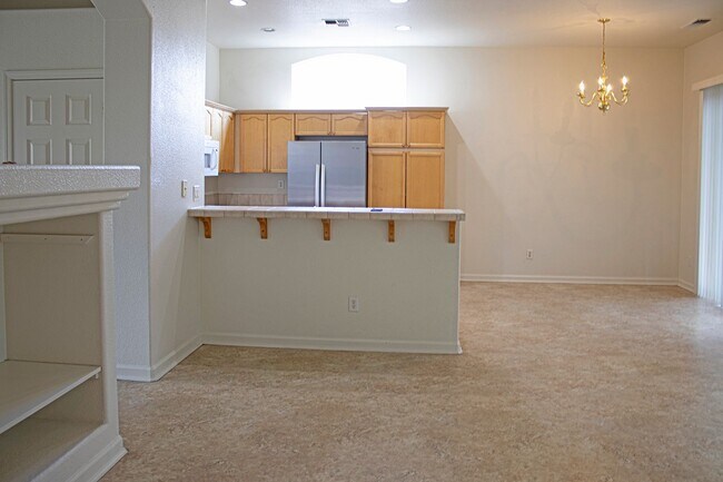 Building Photo - 3 bed 2 bath in Cimarron Wingfield Springs