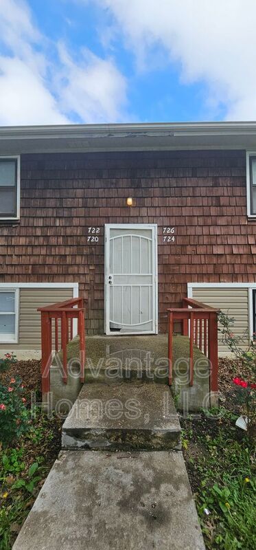 Building Photo - 726 N 70th St