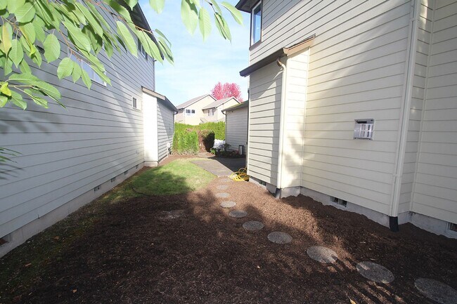 Building Photo - 19208 NE 66th Way