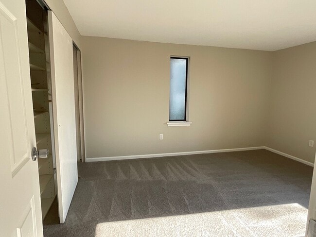 Building Photo - Peppermill Village 2 bedroom