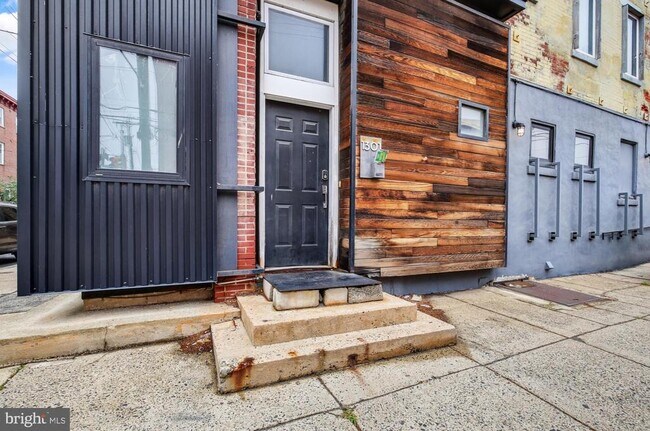 Building Photo - 1301 N 6th St
