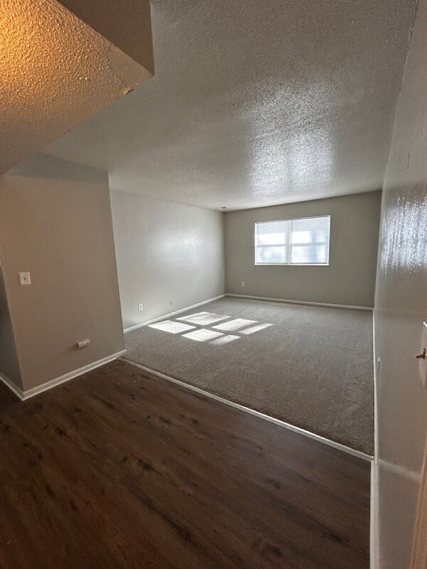 Building Photo - 1415 W Maple Ave