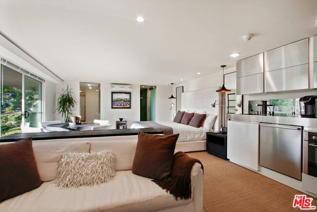 Building Photo - 9416 Beverlycrest Dr