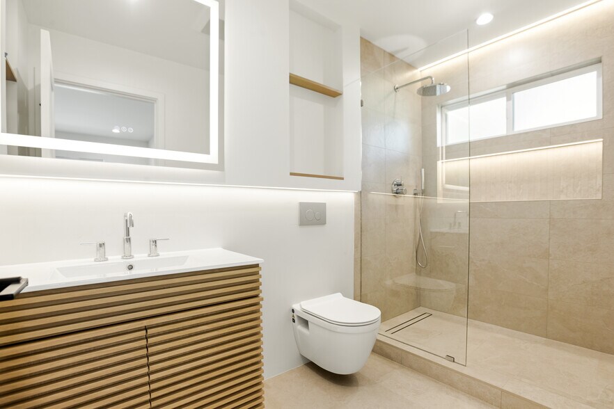 Primary Bathroom - 7314 Fallbrook Ave