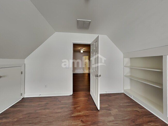 Building Photo - 6111 Creft Cir