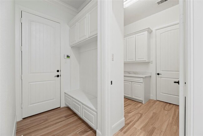 Building Photo - 32711 Wales Cir