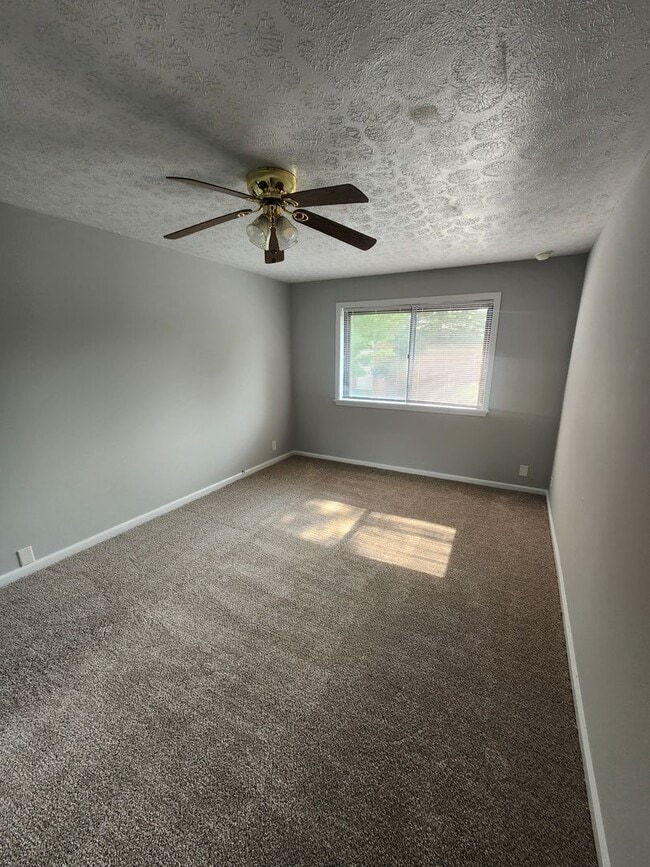 Building Photo - Beautiful 2 bedroom 1 bath 2nd floor condo...