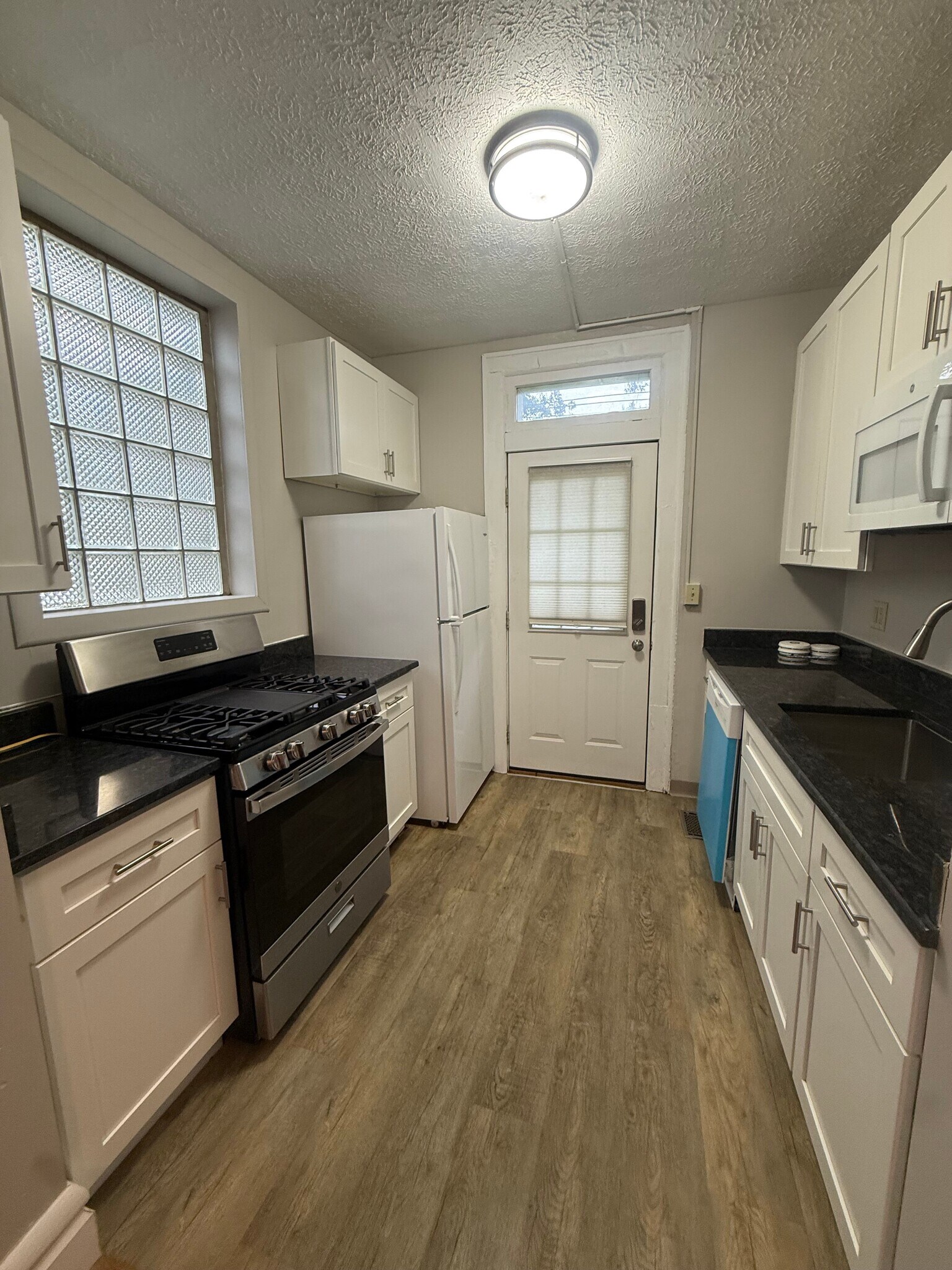 Building Photo - 425 Reinhard Ave