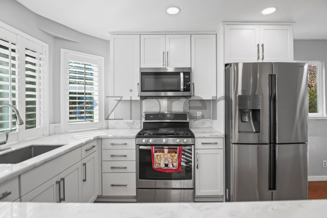 Building Photo - 1554 Gilbert Pl