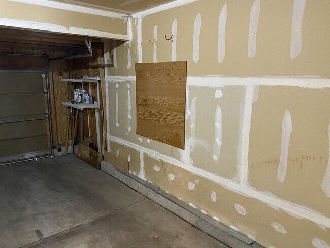 Building Photo - 11960 Meadowood Ln