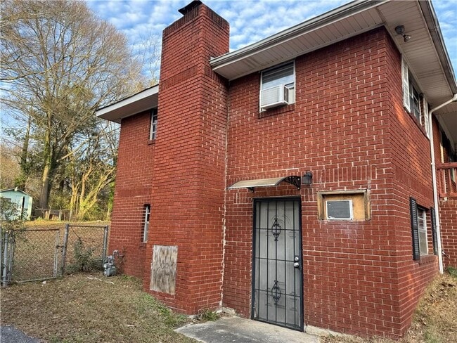 Building Photo - 556 Lamar Dr