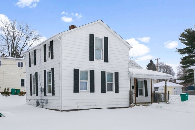 Building Photo - Walking distance to Central Park!