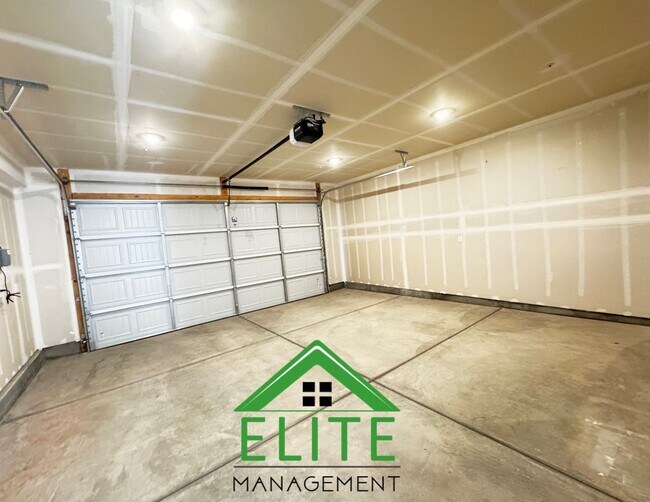 Building Photo - Spacious 4-Bedroom Home in Prime Folsom Lo...