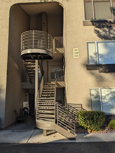 Building Photo - 701 Capri Dr