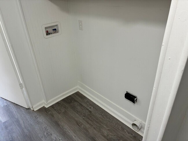 Building Photo - Newly remodeled home is located in Lancaster, SC 29720.