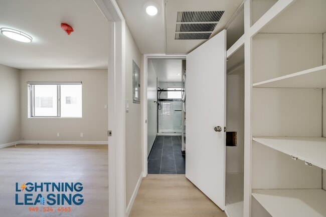 Building Photo - 1035 Hayworth Ave