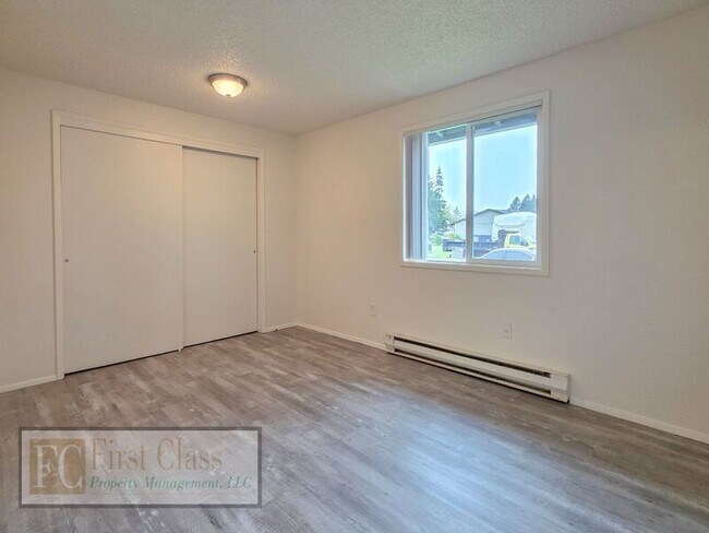 Building Photo - 1760 NE 24th Ave