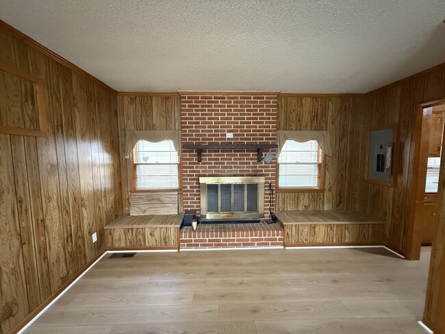 Building Photo - 2106 NW Sullivan Rd