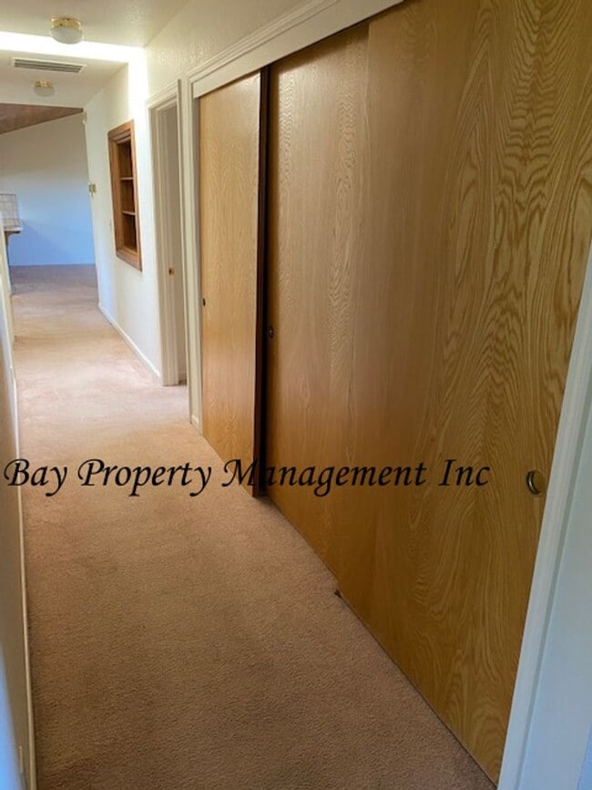 Building Photo - Beautiful 3 bedroom in the foothills outside of Gonzales