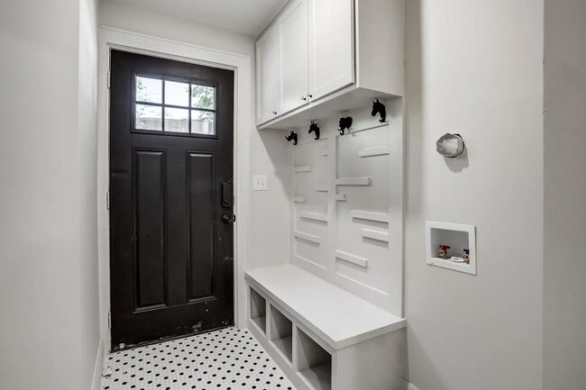 Building Photo - 5114 Lydia Ave