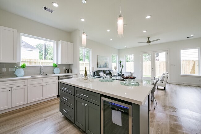 Building Photo - 5630 Balbo St