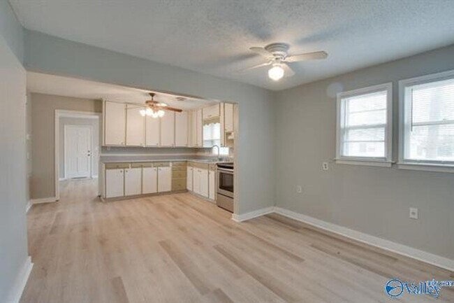Building Photo - 2603 6th Ave SW