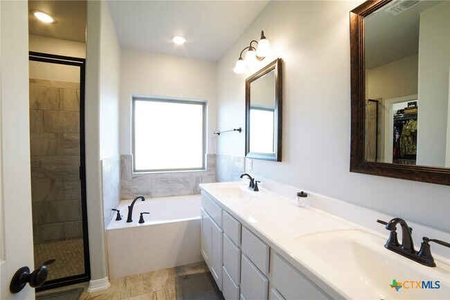 Building Photo - 708 Holstein Dr