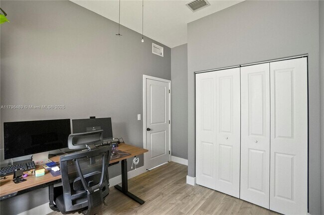 Building Photo - 808 NW 5th Terrace